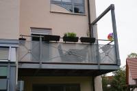 Freitragender Balkon mit verzinktem Gel&auml;nder